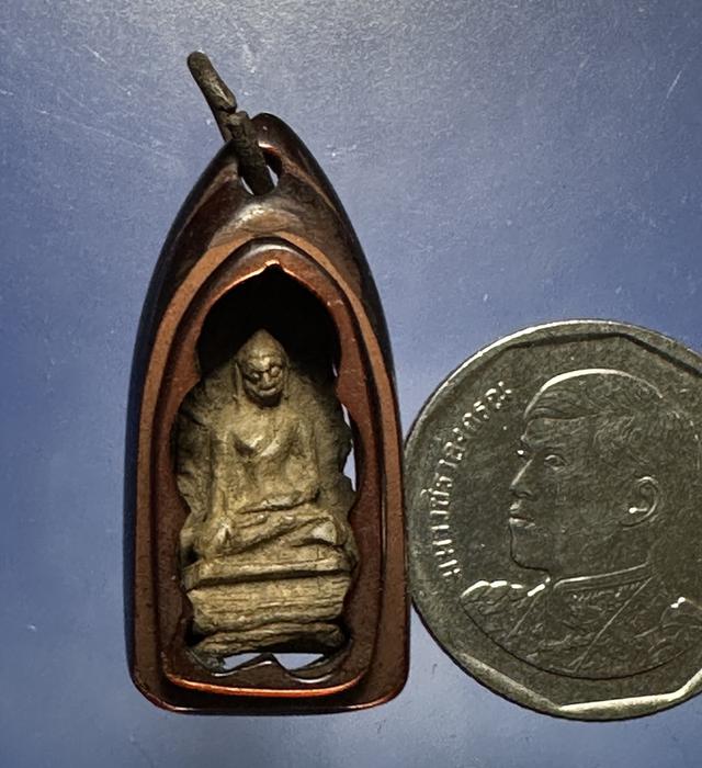 พระรอด เนื้อเขียวหินครก เลี่ยมโบราณ 9