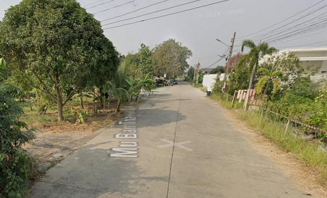 ขายด่วน พื้นที่ดิน ที่ดินถมแล้ว ซ.สวนผัก 50 0 SQ.WA 0 NGAN 1 RAI 20000000 THB ใกล้กับ ห่างถนนสวนผัก ประมาณ 600 ม. และห่า 4