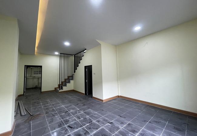 ขายทาวน์เฮ้าส์ หมู่บ้านฉัตรไพลิน ลาดหลุมแก้ว เนื้อที่ 16 ตร.ว. 2 ชั้น 2 นอน 2 น้ำ 4