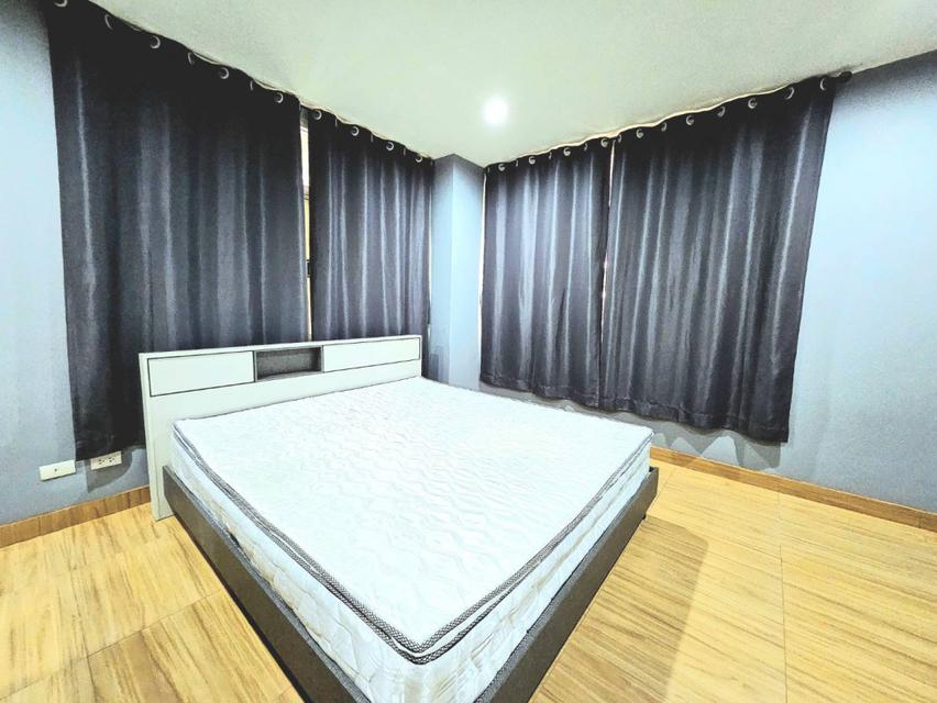 ให้เช่าคอนโด Klang Krung Resort Ratchada 7 (กลางกรุงรีสอร์ทคอนโด) 52 ตรม. 1 นอน 1 น้ำ ชั้น 4  วิวเมือง พร้อมเฟอร์และเครื 1