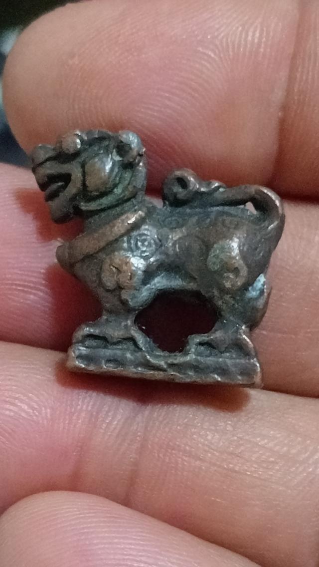 พระเครื่อง สิงห์หลวงพ่อกวย ตะกั่วอาบทองแดง 7