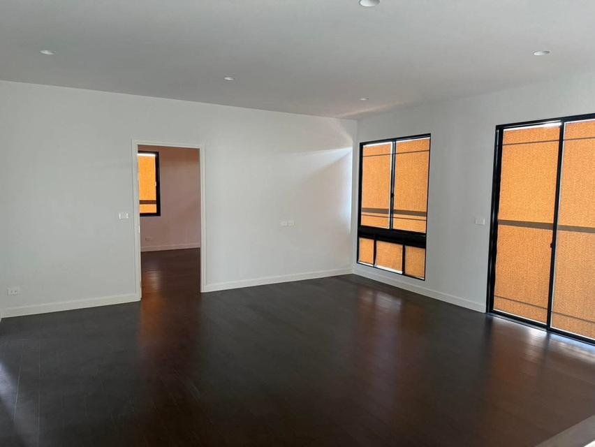 Luxury detached house for sale.Setthasiri Wongwaen-Chatuchot 16