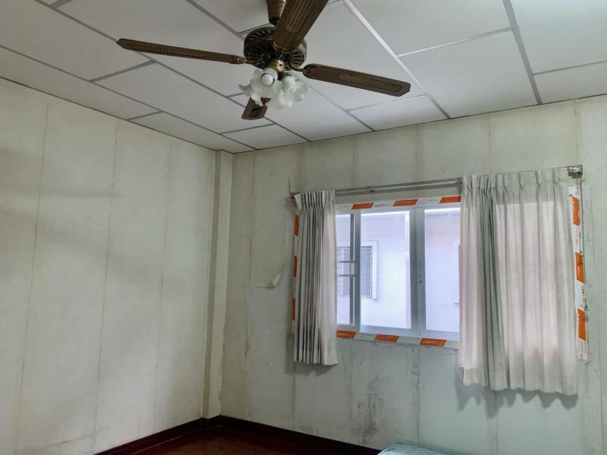 ทาวน์เฮ้าส์ 3ื ชั้น หมู่บ้านเกษรา คลาสสิคโฮม เสรีไทย 13