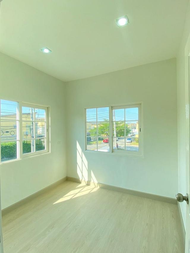 ขายทาวน์เฮาส์ 2 ชั้น เนื้อที่ 27.1 ตร.วา หลังมุม หมู่บ้านเดอะโกลเด้น ทาวน์ อ่อนนุช-พัฒนาการ ซ.7/4 ซอยอ่อนนุช 65 แขวงประเวศ เขตประเวศ กร 9