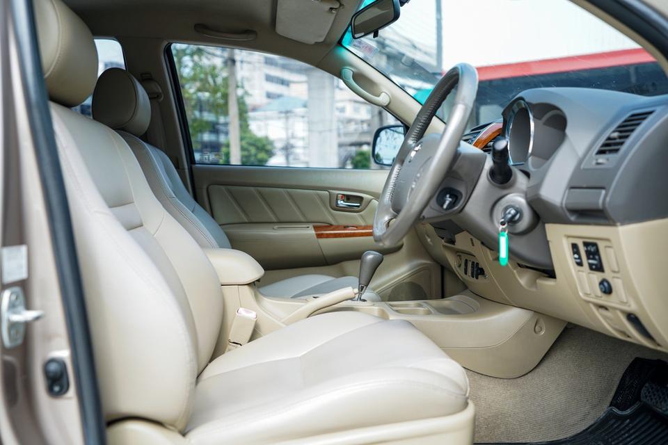 รูป TOYOTA FORTUNER  3.0 V ปี2010 สีน้ำตาล เกียร์ AT   3