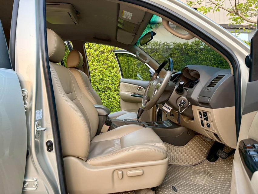 Toyota Fortuner 2.7V auto ปี 2013 โฉมหน้าแชมป์ สีบรอนซ์ทอง เจ้าของดูแลอย่างดี มือเดียว รูปที่ 5