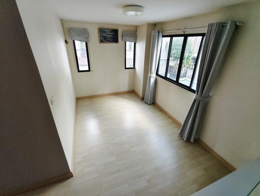 ขายทาวน์โฮมมือสองนนทบุรี โครงการ เดอะคอนเนคอัพ 3 รัตนาธิเบศร์ 17 (The Connect Up 3 Rattanathibet 17) หลังมุม ใกล้รถไฟฟ้าสายสีม่วงสถานี แยกนนทบุรี1 12