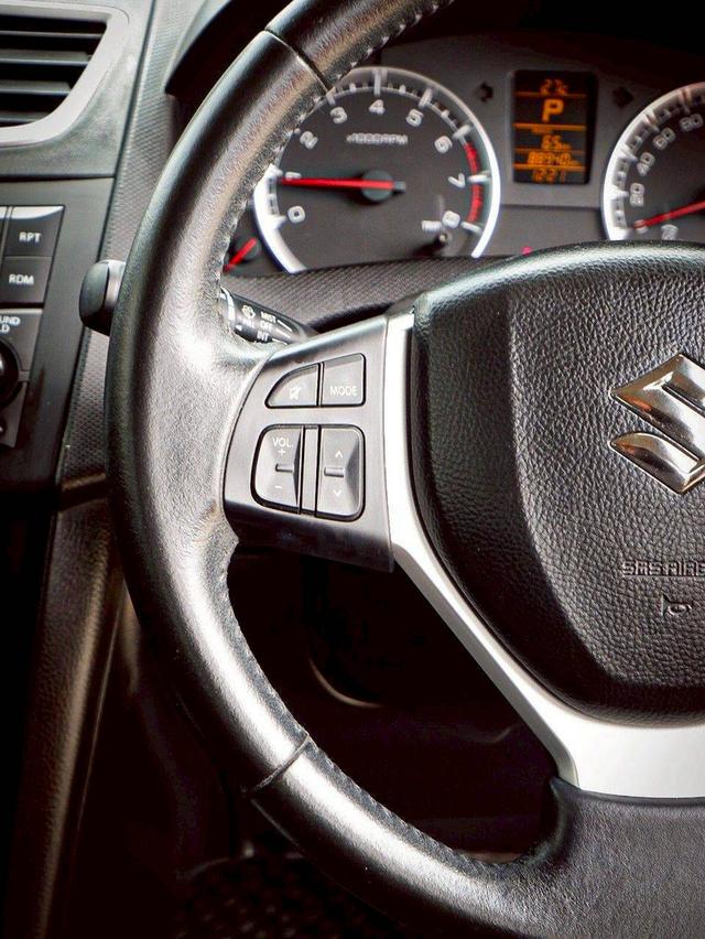 Suzuki Swift 1.25 GLX เกียร์ Auto สีส้ม ปี 2012 (ตัวท็อป) 17