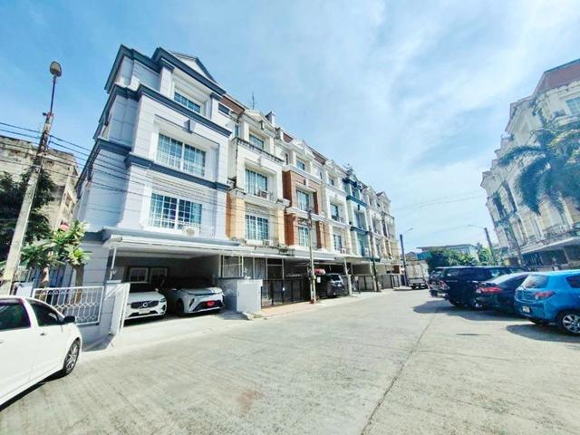 MRT ศรีลาซาล 1.5กม. 30ตร.วา.ให้เช่าโฮมออฟฟิศสุดหรู 4 ชั้น หลังมุม ซ.ลาซาล 40-42 ลาซาล อเวนิว 900 ม. แหล่งช้อปปิ้ง 1