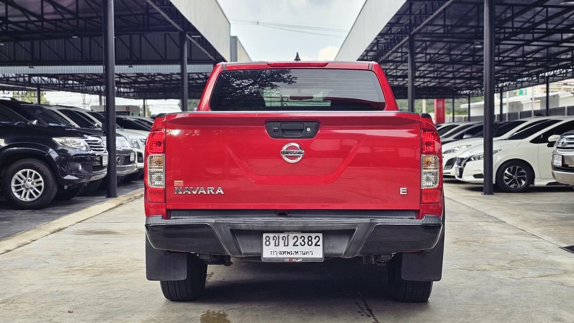ขายรถ Nissan NP300 2.5E Double Cab Calibre Black Edition ปี 2020 สีแดง เกียร์ธรรมดา รูปที่ 6