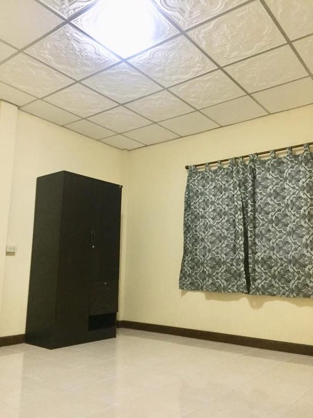 ให้เช่าบ้านทาวน์เฮาส์ 2 ชั้น 13