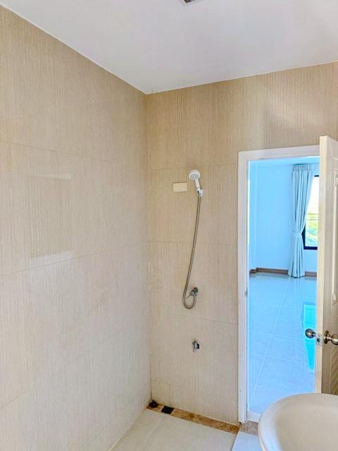 หทัยราษฏร์ ให้เช่าอาคารพาณิชย์ 4ชั้น ทำเลถนนใหญ่ รามอินทรา 105-111 พระยาสุเรนทร์ MRTนพรัตน์ 2.4 กม. ใกล้รถไฟฟ้าสายสีชมพู 8