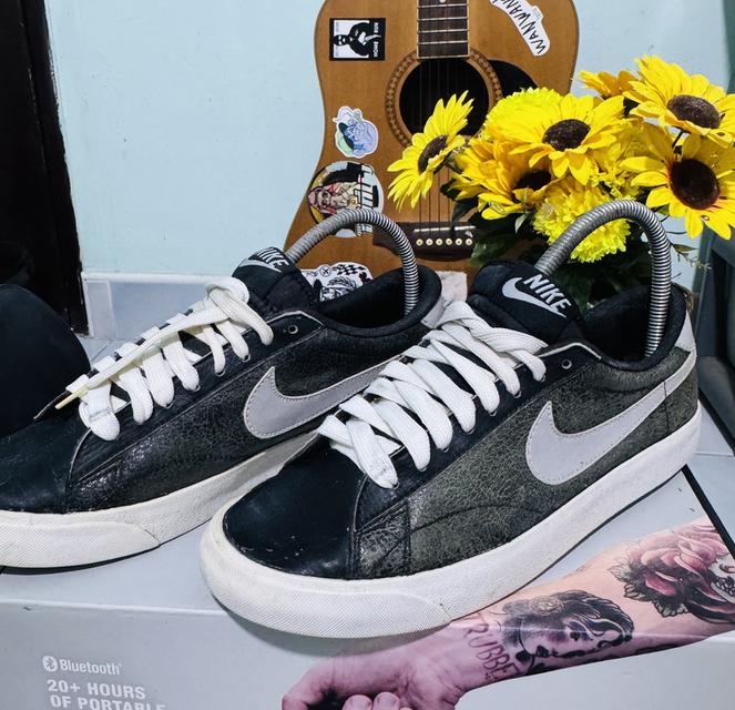 รองเท้า NIKE. Make in Indonesia.   FABRIGUE EN  Indonesia.