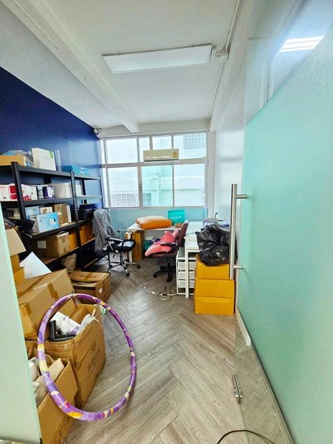 4คูหาทะลุถึงกัน 3 นอน แม็คโคร สาทร 200ม. สภาอุตสาหกรรม 250ม. หัวมุม BTSเซนต์หลุยส์ 1.3กม. 33 ตร.วา. 525 ตร.ม. เซ็นทรัล ส 5