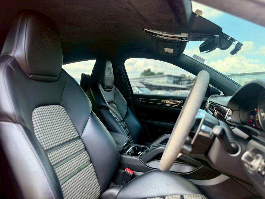 Cayenne Coupé Lightweight Package 12