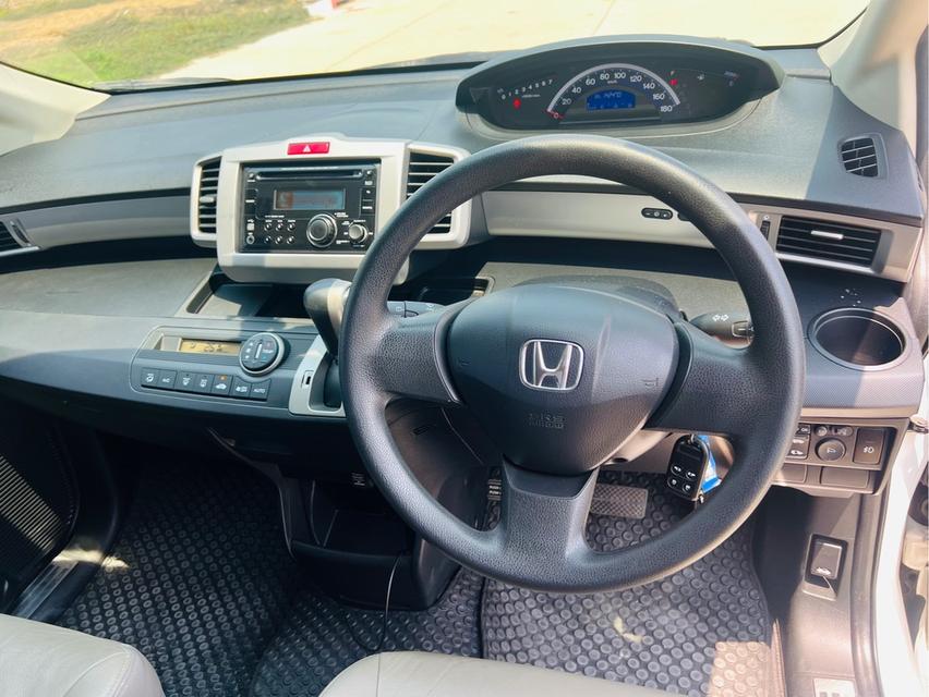 2013 Honda freed  8
