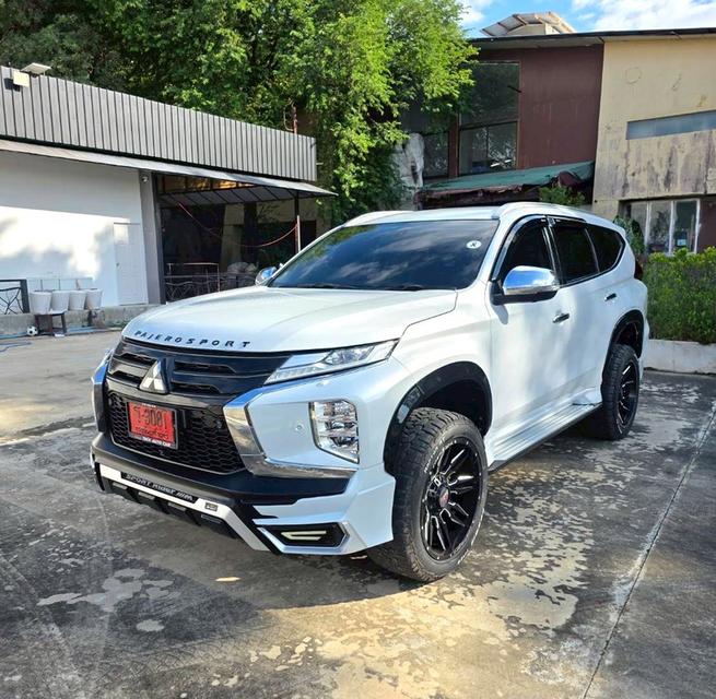 MITSUBISHI PAJERO SPORT 2.4 GT PREMIUM 2WD AT สีขาว ปี 2020 ไมล์ 79,000กม.