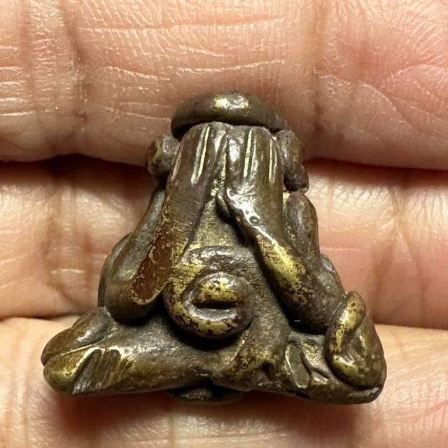 พระปิดตาเนื้อทองผสม ยันต์ยุ่ง เก่าเข้มขลัง ไม่ทราบที่