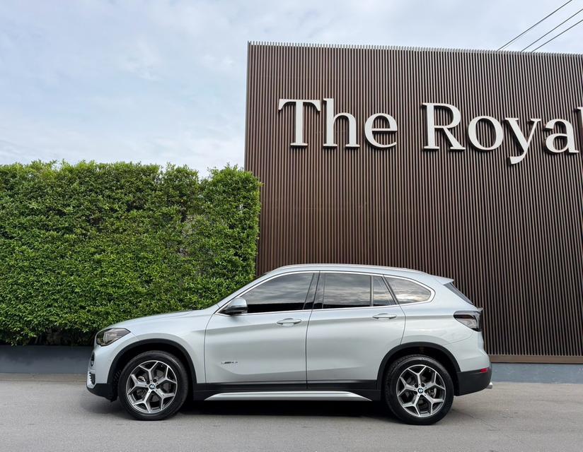 BMW X1 sDrive18i xLINE ปี 2017 รถสวยไมล์น้อย ราคาดีเครดิตดีฟรีดาวน์ สภาพป้ายแดง เล่มทะเบียนครบ ประวัติศูนย์ BMW Thailand รูปที่ 3