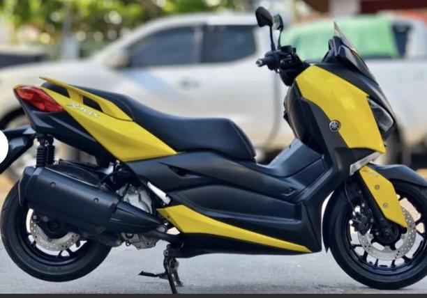 Yamaha xmax สีเหลืองดำ 3