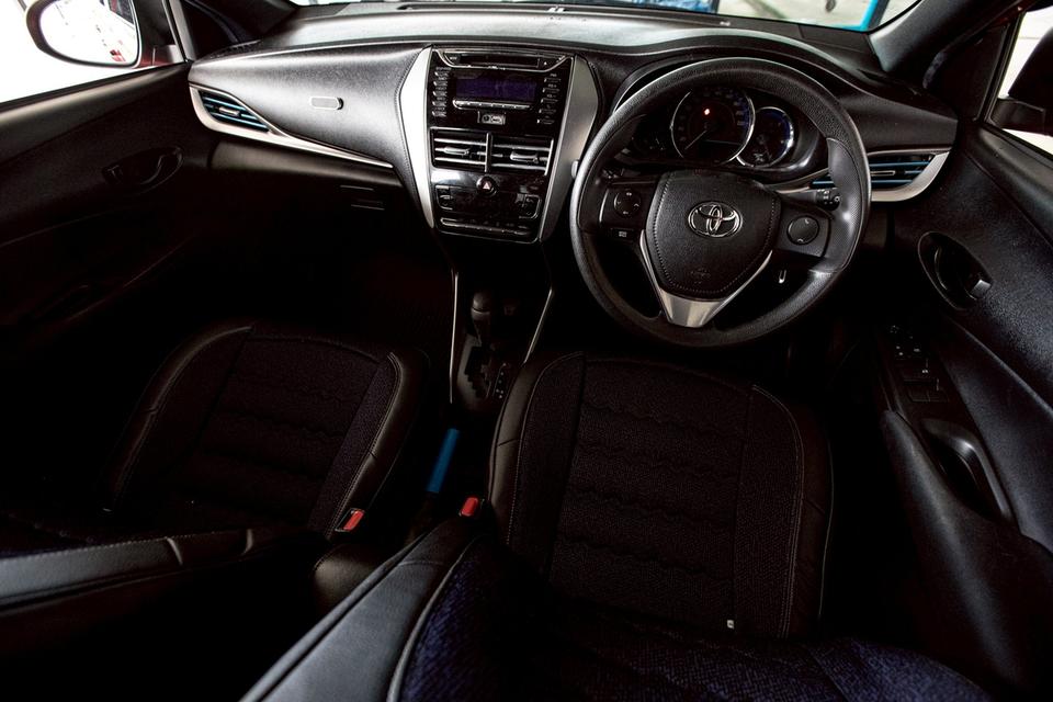 Toyota Yaris 1.2 Entry ปี 2018 สีแดง มือเดียวป้ายแดง  13