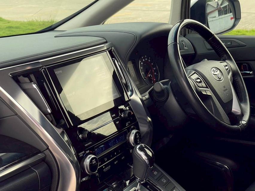 Toyota Alphard 2.5 SC Package MNC 2020 จด 2021 • Mileage: 64,000 km 17