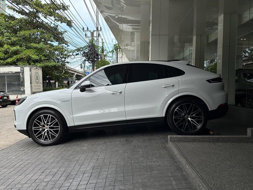 Porsche Cayenne Coupe E-Hybrid 2024 สีขาว รถประกอบ Germany AAS Warranty Start 32024 รูปที่ 3