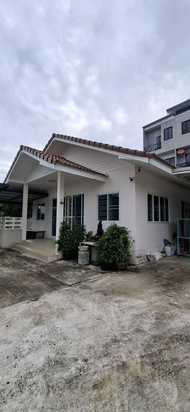 บ้านพร้อมที่ดินและรีสอร์ทเปิดกิจการ มีฐานลูกค้า อาคารใหม่พึ่งสร้างไม่ถึงปี จำเป็นต้องกลับบ้านดูแลกิจการที่บ้านเกิด 1