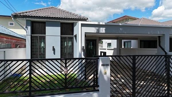 ขายบ้านเดี่ยวชั้นเดียว 50 ตร.วา ไร่กล้วย ศรีราชา พร้อมอยู่ ทำเลน่าอยู่ เหมาะทั้งอยู่อาศัยและลงทุน Tel 06-28926536 2