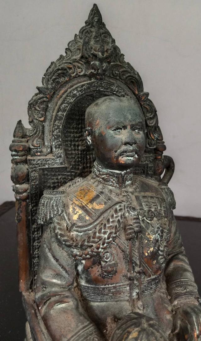 580.พระบรมรูปหล่อในหลวงรัชกาลที่ 5 พระบาทสมเด็จพระปรมินทรมหาจุฬาลงกรณ์ พระจุลจอมเกล้าเจ้าอยู่หัว ทรงประทับนั่งบัลลังก์ 9