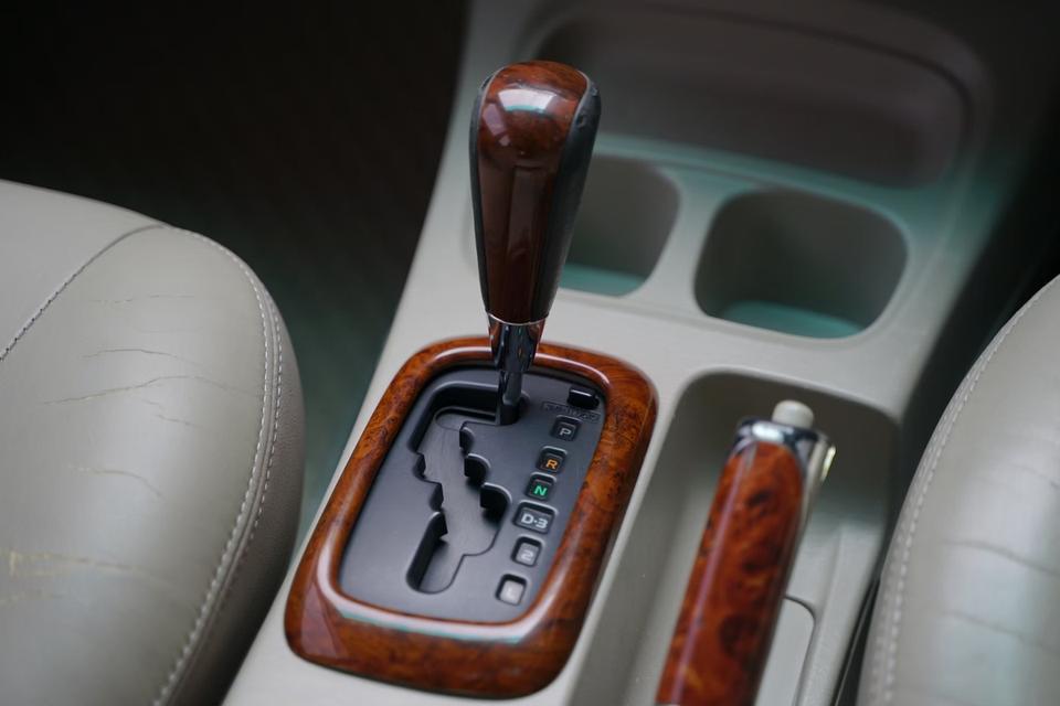 2012 TOYOTA INNOVA 2.0V 10