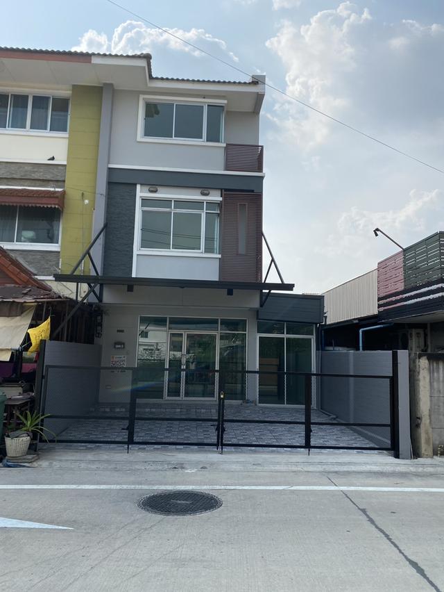 #🔥 ทาวน์เฮาส์รีโนเวทใหม่ยกหลัง ทำเลบางเขน เดินทางสะดวก 🔥 3