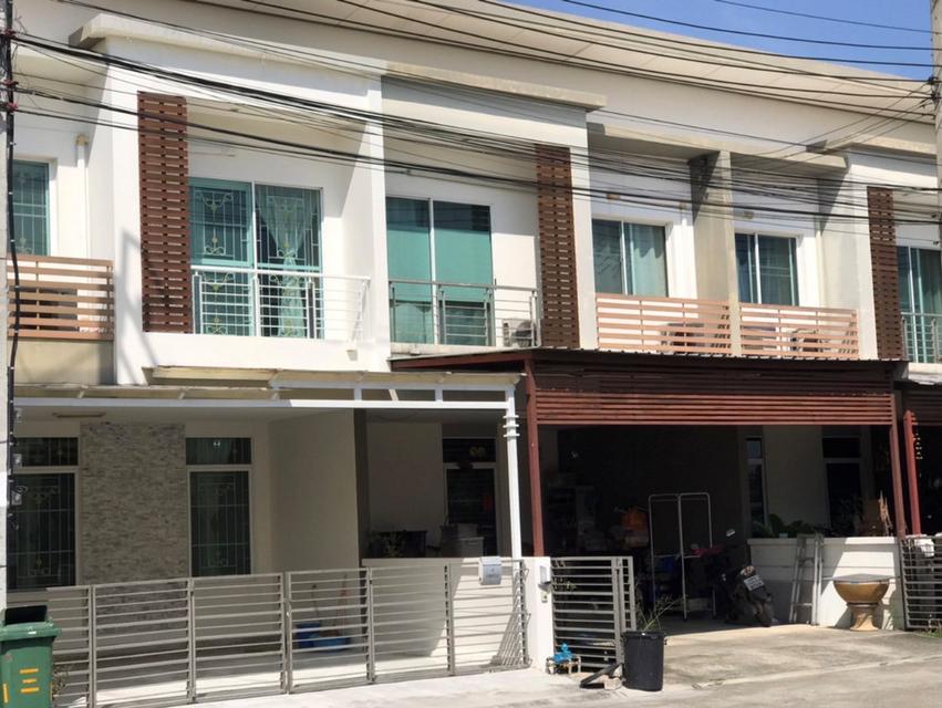 หมู่บ้านฮาบิทาวน์ วัชรพล ให้เช่าทาวน์โฮม 2 ชั้น 25 ตารางวา 3 ห้องนอน 2 ห้องน้ำ ถนนเมนติดสวน ใกล้ทางด่วนรามอินทรา-อาจณรงค์ 2