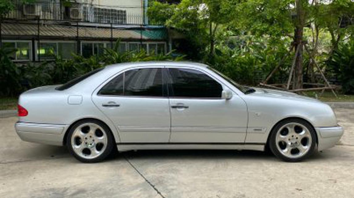 (เจ้าของรถขายเอง) BENZ E230 สี รุ่นปี ค.ศ.1996 (พ.ศ. 2539)  รถบ้านใช้เองมือเดียว สภาพสวยมากทั้งภายในและภายนอก 3