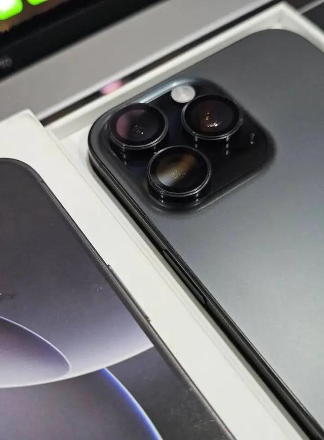 iPhone 16 Pro Max มือสอง  2