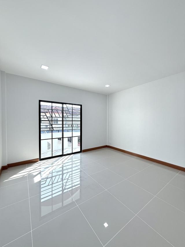 หมู่บ้านมารวย ร่มเกล้า 15