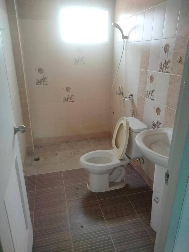 ขายอาคารพาณิชย์ ในนิคมปลวกแดง ต.ปลวกแดง จ.ระยอง 3 ชั้น 16.5 ตรว. ขายราคา 4.1 ล้านบาท สนใจติดต่อ 085-1210072 10