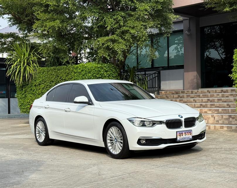 2018 BMW 320D F30 LCI รถมือเดียวออกป้ายแดง รถวิ่งน้อย เข้าศูนย์ทุกระยะ รถไม่เคยมีอุบัติเหตุครับ