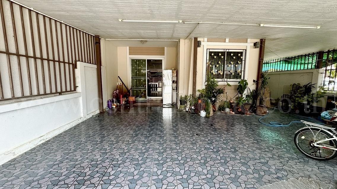 ทาวน์เฮ้าส์ ชั้นเดียว บ้านกลางเมือง พีพี 8 เมืองสุพรรณบุรี หลังมุม