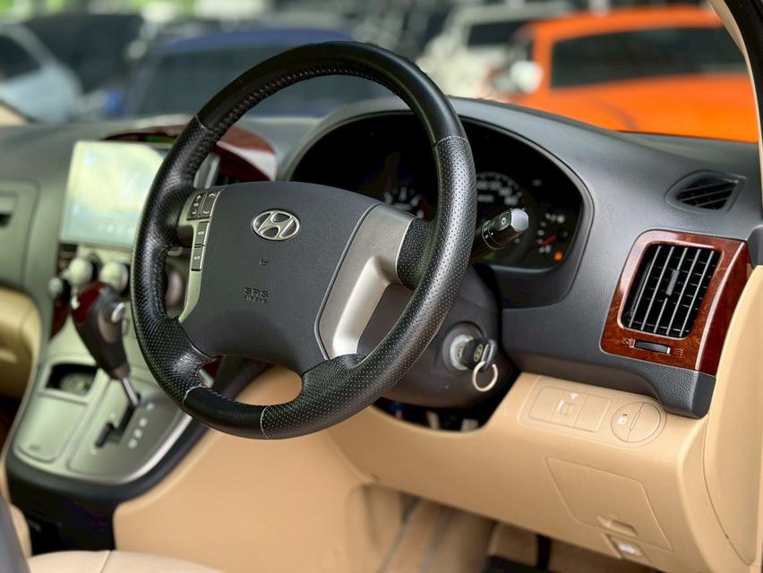 ปี 2012 HYUNDAI GRAND STAREX, 2.5 VIP โฉม ปี10-18 สีดำ เกียร์ออโต้ ดีเซล  14