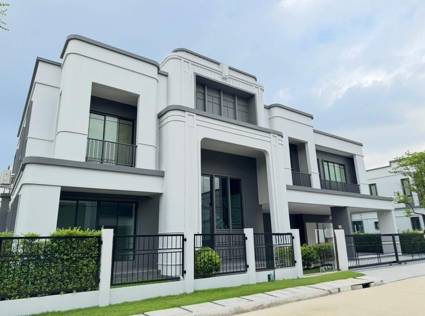 Luxury detached house for sale.Setthasiri Wongwaen-Chatuchot 1
