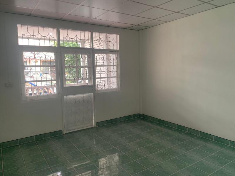 ขาย :ทาวน์เฮาส์ 2 ชั้น หมู่บ้านอัมรินทร์ 3 ผัง 4 ถนนสายไหม 15  7
