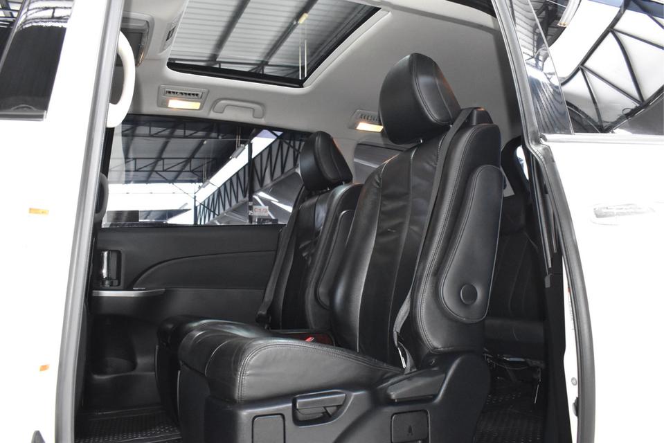 รหัสรถ JRS454 Toyota Aeras Estima 2015 9