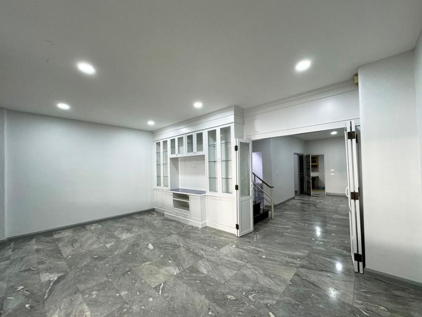 ขาย / เช่าด่วน ทาวน์เฮ้าส์ 4 ชั้น หมู่บ้าน วราธรวิลล์ พัฒนาการ 44 2