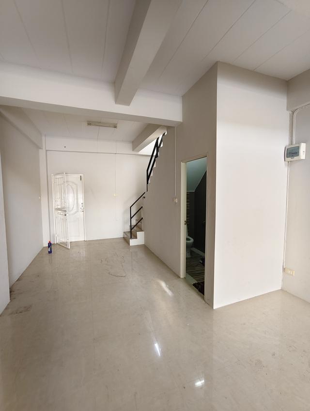 ขายอาคารพาณิชย์ศรีราชา 1 คูหา เส้นสวนเสือศรีราชา ทำเลเหมาะทำธุรกิจ 11