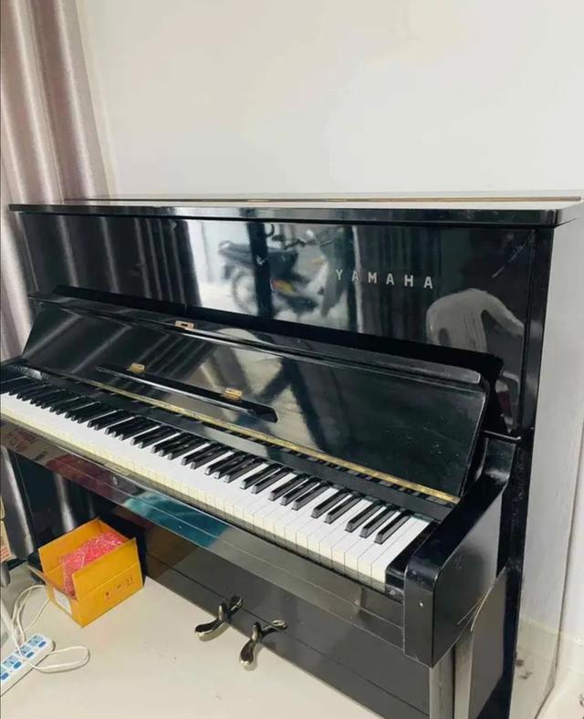 Yamaha U1 1