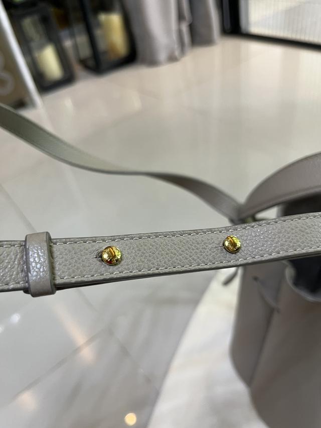 กระเป๋าถือPOLENEมือ2สภาพใหม่ใช้งานไม่ถึงปีซื้อมาจากฝรั่งเศษ