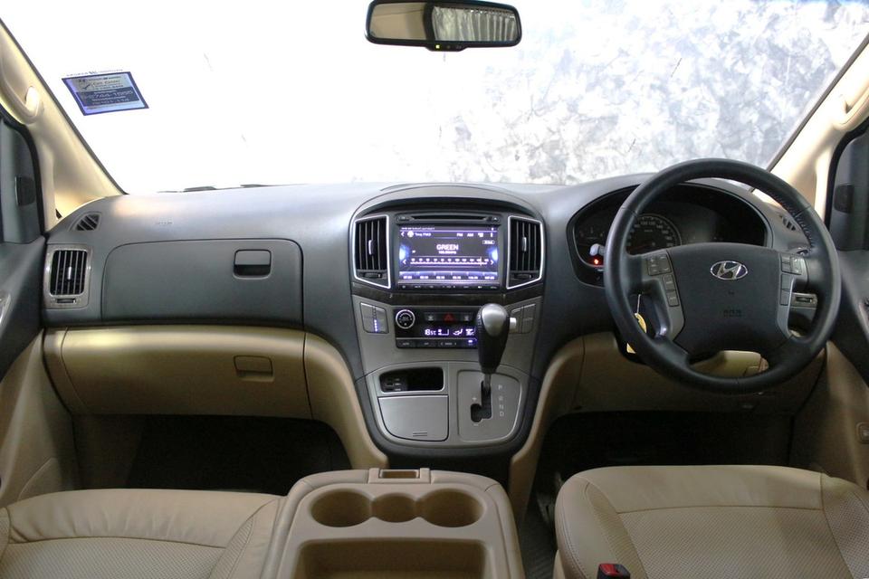 รหัสรถ JRS3187 🚐✨ HYUNDAI H-1 ปี 2017 สีดำสุดหรู สภาพพร้อมใช้ รูปที่ 13