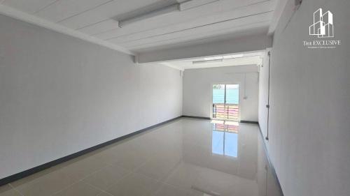 🏢 ขายอาคารพาณิชย์ "หลังมุม" รีโนเวทใหม่ | ม.ลภาวัน 22 บางใหญ่ โอกาสทอง! ราคาต่ำกว่าประเมิน — เครดิตดีมีเงินเหลือหลักแสน! 8