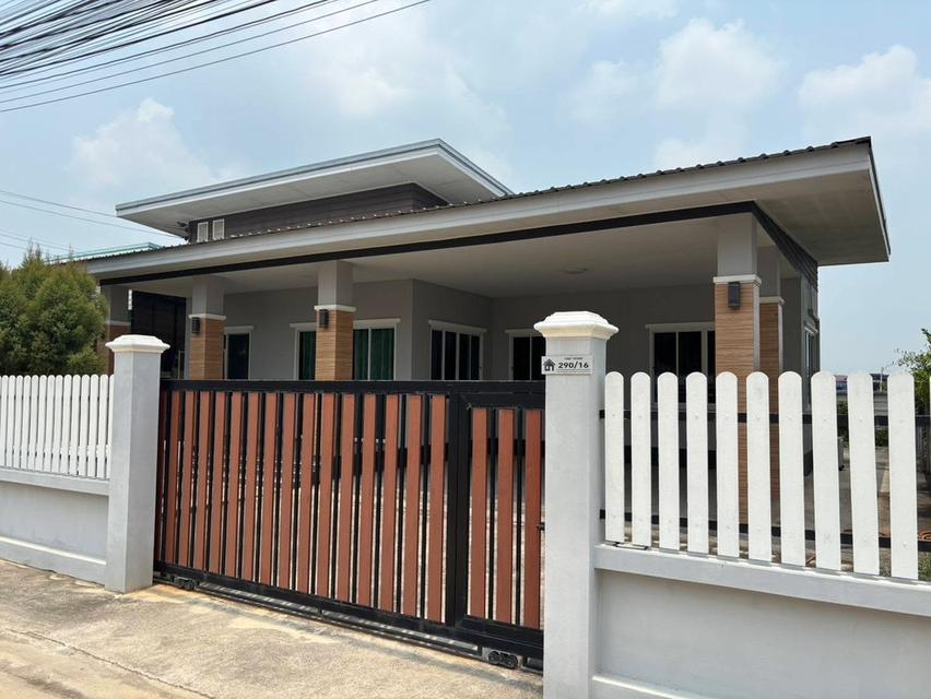 🏡 ขายบ้านเดี่ยว 1 ชั้น  พิกัดหมู่บ้านทนายวิเชษฐ์ แถวๆวัดหนองรี  ✨ 3 ห้องนอน 2 ห้องน้ำ จอดรถ 2 คัน  ✨ พื้นที่ 80 ตร.ว.  ฟรีแอร์ ฟรีเครื่องทำน้ำอุ่น ฟ 2